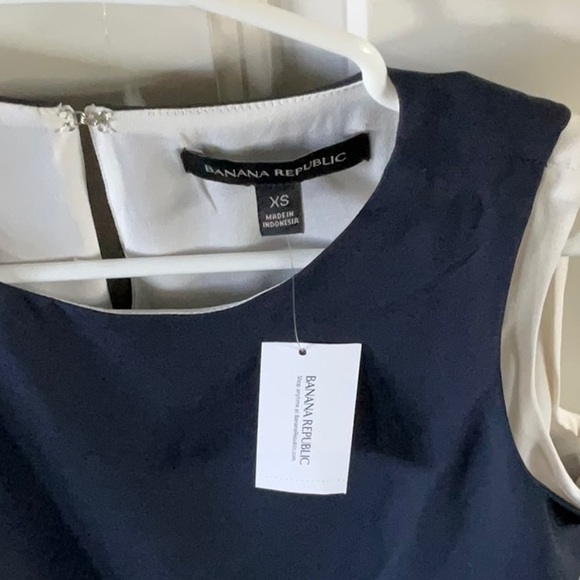 Banana Republic Black Boxy Sleeveless Tank Top - Picture 2 of 4